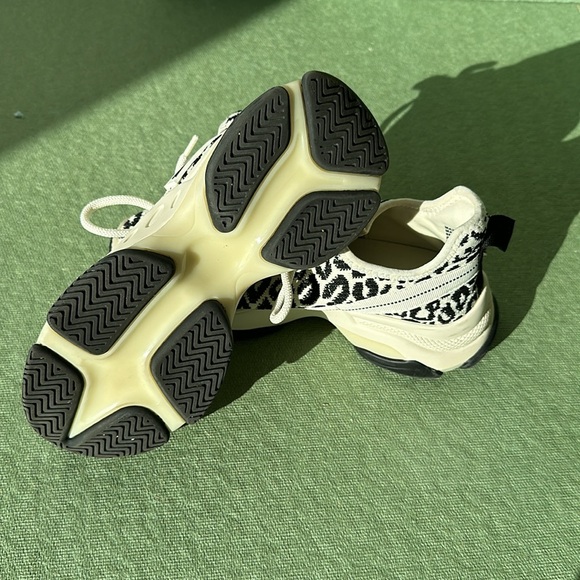 Steve Madden Women’s Maxima Sneakers Leopard Print - Picture 3 of 4